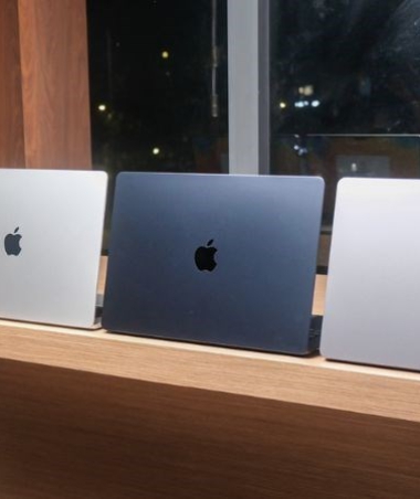 MacBook Air 13 inch M3 8GB | 256GB